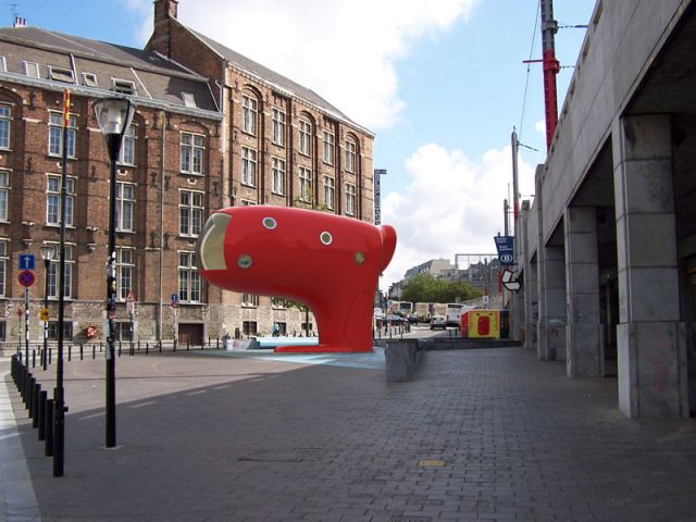 <i>Bluub</i> : un module destiné aux enfants, installé place Sainte-Catherine à Bruxelles pour Design September, qui leur fait découvrir l'art, l'architecture et la ville. www.bluub.be
