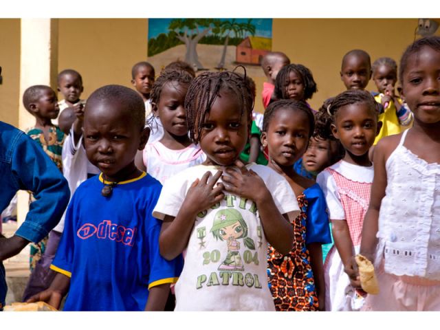 Light Up Africa prévoit l'apport de panneaux solaires pour les écoles de Mauritanie.