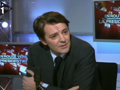 François Baroin sur iTélé, le mardi 18 janvier 2011, dans le cadre de l'émission matinale iTélé/Radio Classique "<i>En route vers la présidentielle", </i>présentée par Guillaume Durand et Michaël Darmon.