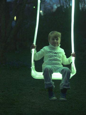 La balançoire lumineuse <i>Sense Lightswing</i> d'Alexandre Lervik