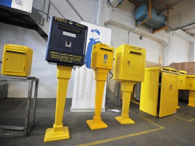 La boîte aux lettres jaune de la Poste