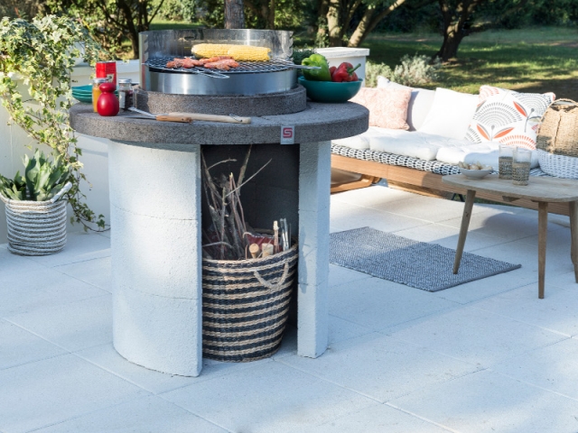 Barbecue rond avec plateau circulaire