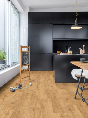 Un parquet miel pour une cuisine chic