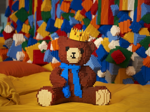 Même l'ours en peluche est en LEGO 