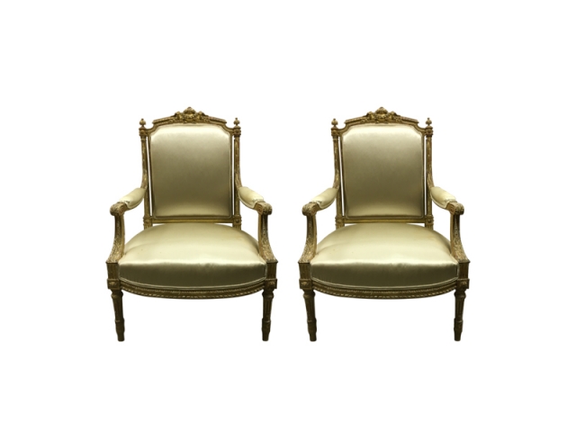 Fauteuils Louis XVI en soie ivoire