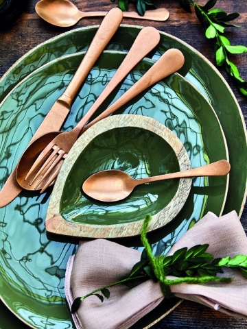 Assiette en manguier vert olivier Mangui, 30 &euro;