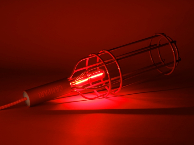 "Ceci n'est pas une bouteille" n°2, la lampe baladeuse rouge