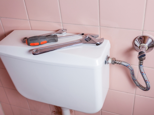 Comment réparer un joint d'étanchéité de toilette