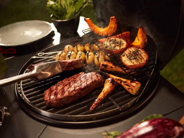 Un barbecue mixte qui fonctionne au gaz et à l'électricité