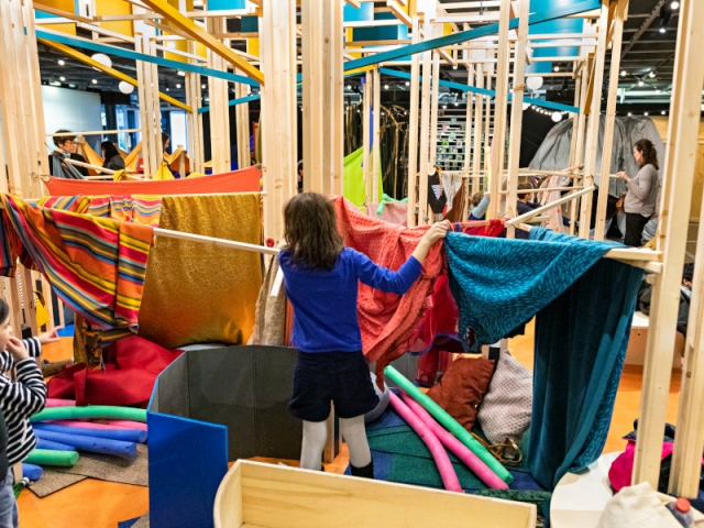 Le défi, la structure où les enfants construisent leur propre cabane