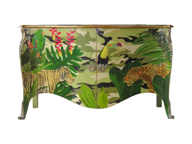 Un exemple de commode 696 customisée façon jungle pour la Coupe du monde à Rio