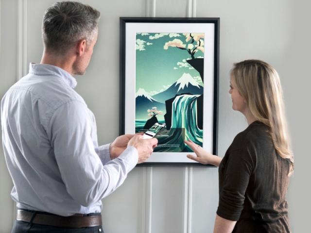 Toile connectée Meural Canvas II, écran HD 21,5" ou 27", cadre noir, blanc, bois clair ou bois foncé ; prix : à partir de 649 &euro;