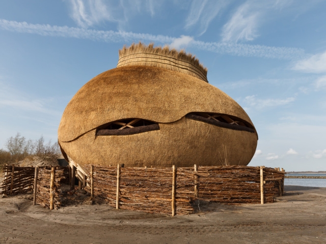 Une structure en bois spectaculaire en partie immergeable