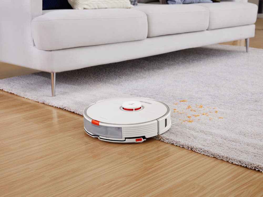 Roborock S7, connecté, équipé d'un télémètre laser pour cartographier le logement, équipé d'une serpillère vibrante pour frotter les sols, prix : 549 &euro;