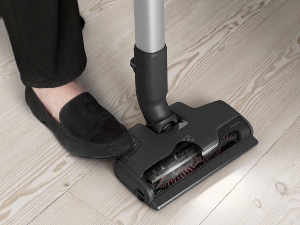 Aspirateur balai Electrolux 800, avec système de nettoyage automatique de la brosse