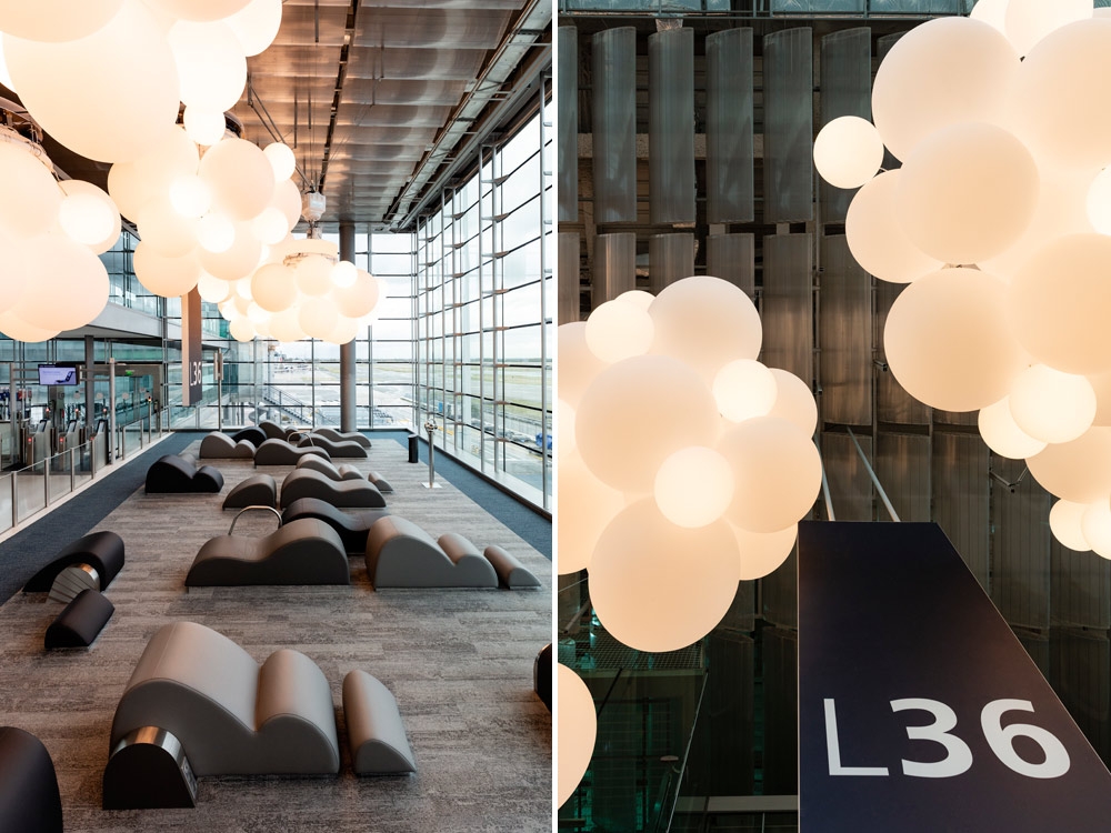 Installation lumineuse "Le Phare" de Charles Pétillons, Terminal 2E Hall L