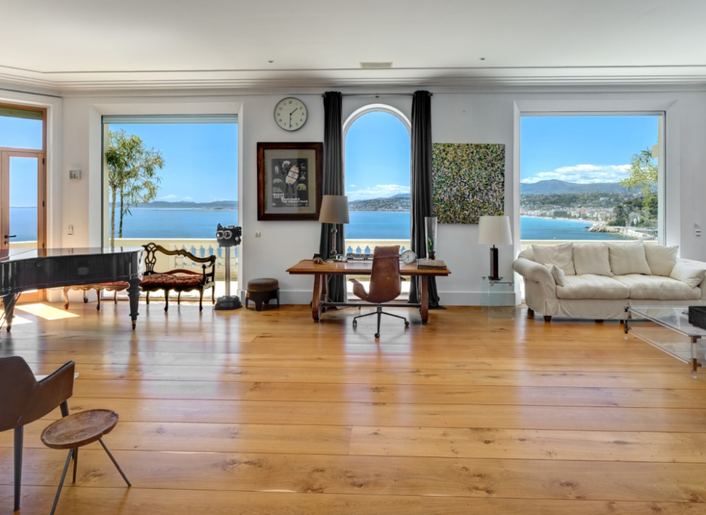 La villa a été aménagée pour profiter au maximum de la vue et pour recevoir