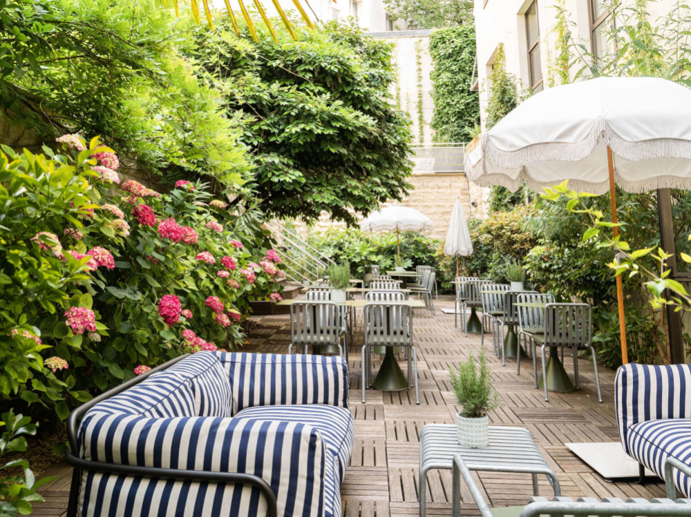 Le jardin de l'hôtel Rosalie conçu par Merci Raymond - Paris, France