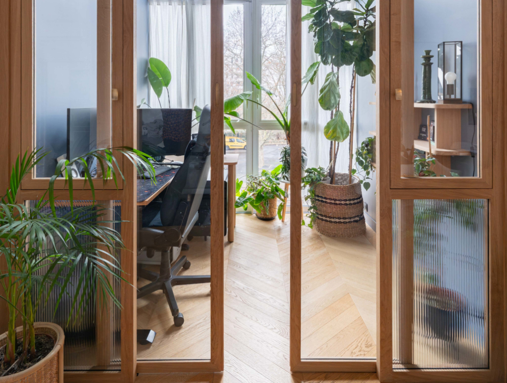 Avant/Après : Quand une loggia humide se réinvente en bureau chaleureux
