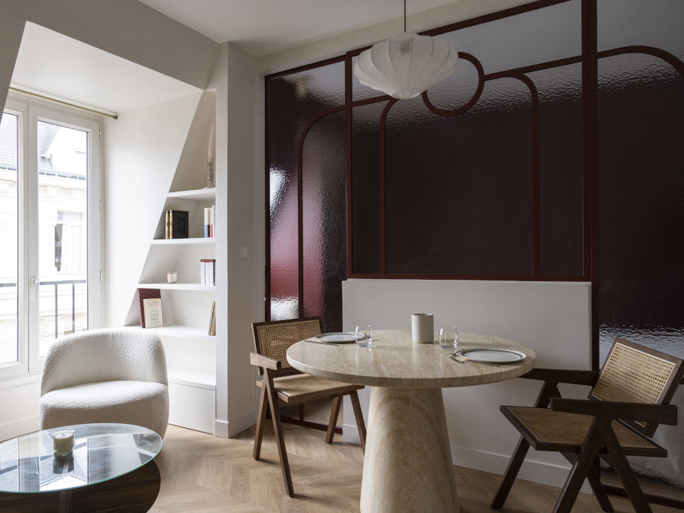Avant/Après : 1 style romantique à l'anglaise dans 28m² sous les toits
