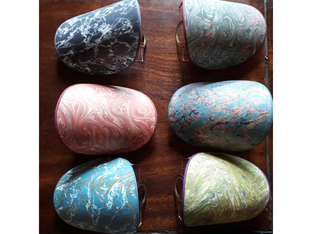 &Eacute;crans en papier marbr&eacute; &agrave; la cuve 