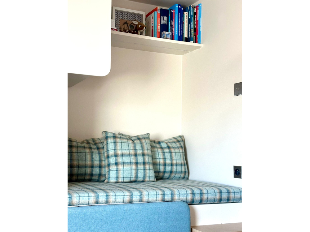 Coussins sur mesure avec Studio Dallas. Tissu : @osborneandlittle