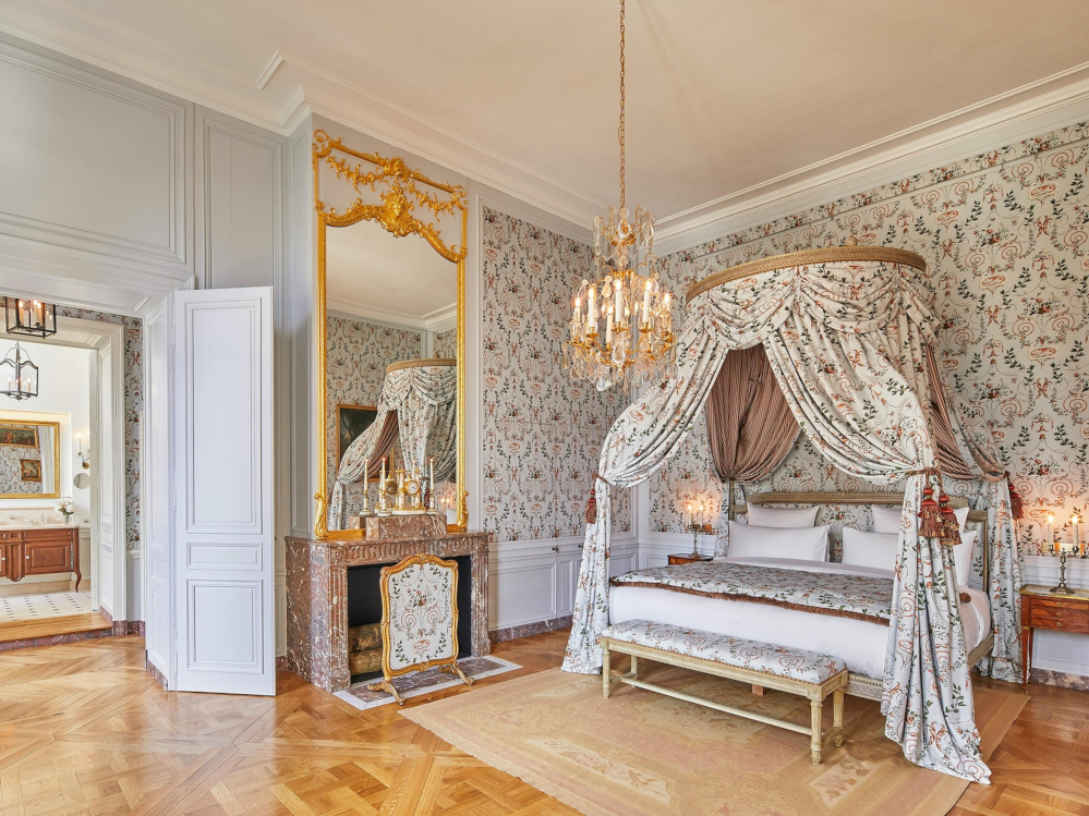 La suite Madame de Fouquet et son lit &agrave; la polonaise, au Grand Contr&ocirc;le