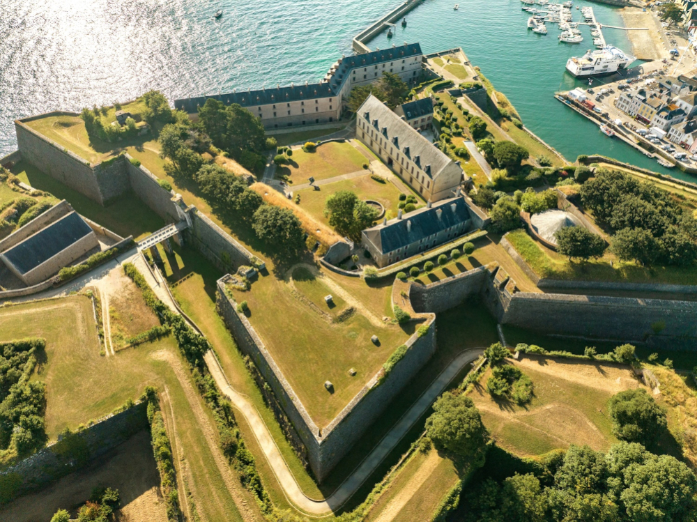 La Citadelle Vauban de Belle-Île-en-Mer, première adresse française d'Emblems Collection, ouverture prévue au deuxième trimestre 2027