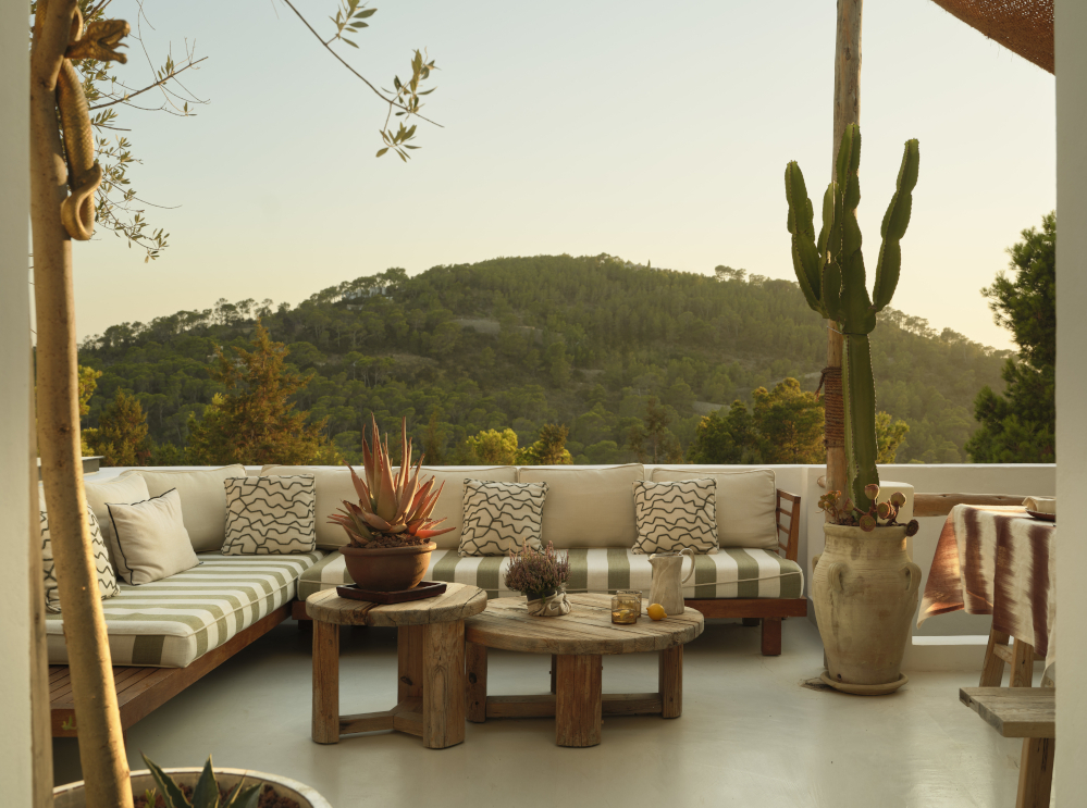Terrasse de Casa Ibiza Can Chachacha, la villa personnelle d'Oscar Lucien Ono