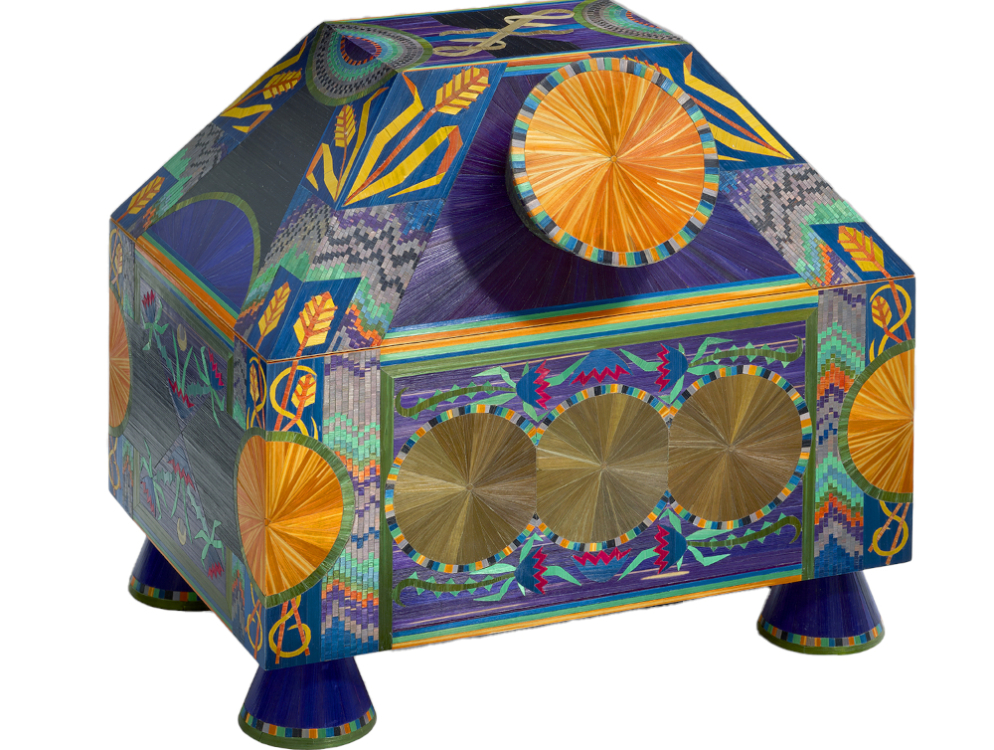 La Bo&icirc;te &agrave; Soleil, dessin&eacute; par Pierre Marie et r&eacute;alis&eacute; par l'Atelier Lison de Caunes en 2022, fait partie de la collection du mus&eacute;e des Arts d&eacute;coratifs.