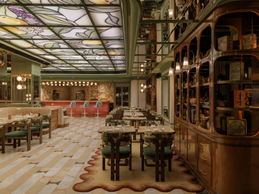 Le Roswyn, à Mumbai : verrière florale et fauteuils fleuris pour le premier Morgans Originals indien