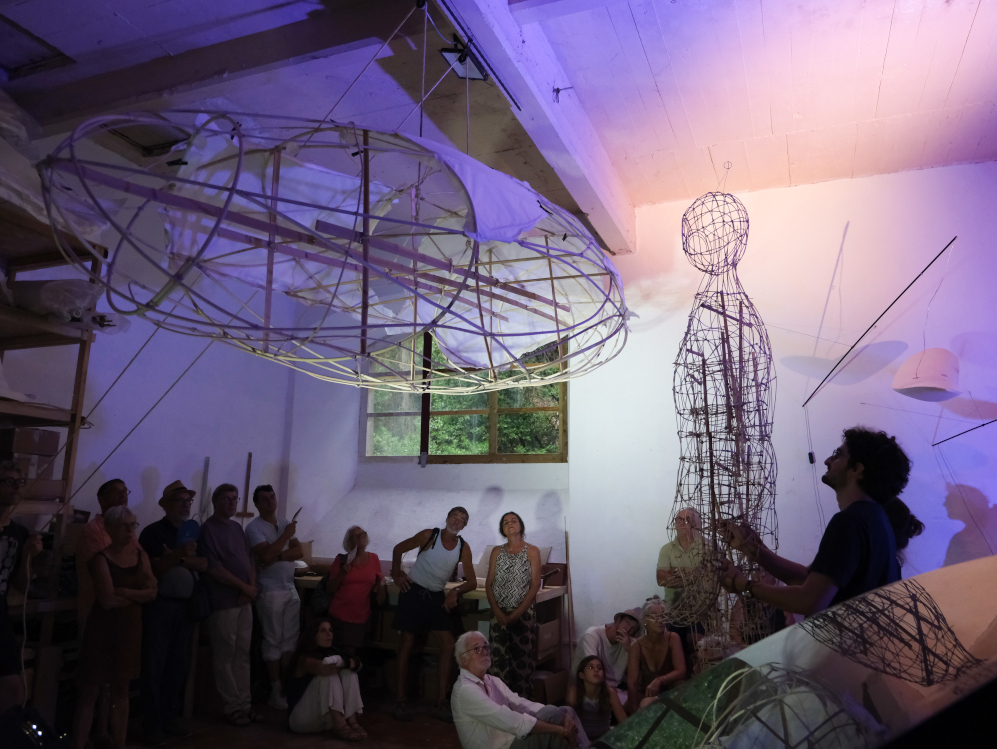 Performance à Montolieu pour l'inauguration de l'atelier de Céline Wright, le 8 août 2026.
