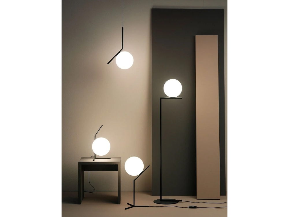 Les IC Lights de Michael Anastassiades, lanc&eacute;es en 2014, existent en versions table, lampadaire, suspension et applique.