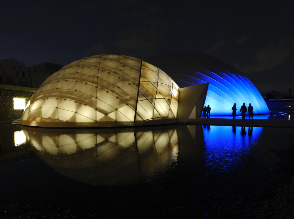 Le Blue Ocean Dome, pavillon conçu par Shigeru Ban pour l'Exposition universelle d'Osaka 2025. Conception lumière : Akari-Lisa Ishii, I.C.O.N.