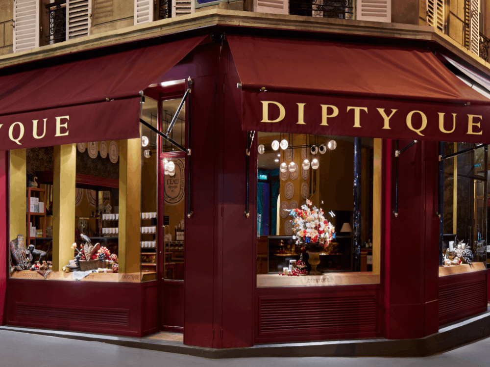 La premi&egrave;re boutique Diptyque, ouverte en 1961 au 34 boulevard Saint-Germain, &agrave; Paris.