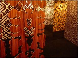Des panneaux de bois estampill&eacute;s Christian Lacroix