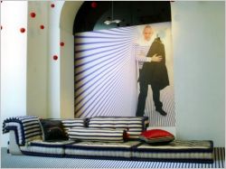 Jean Paul Gaultier habille Roche Bobois 