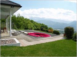 Piscine : la couverture d&eacute;cor&eacute;e et personnalisable, un "tableau dans le jardin"