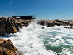 Sur l'&icirc;le Fogo, larchitecture &eacute;pouse les formes de la nature