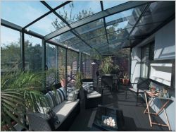 Un jardin d'hiver protégé par un abri de terrasse